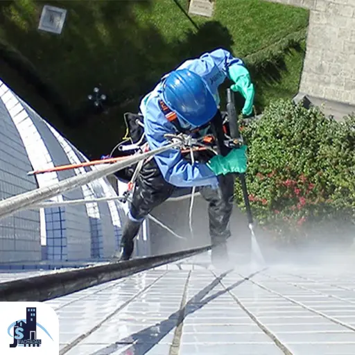 Limpeza de fachada por meio de hidrojateamento em edifícios Limpeza de fachada por meio de hidrojateamento em edifícios